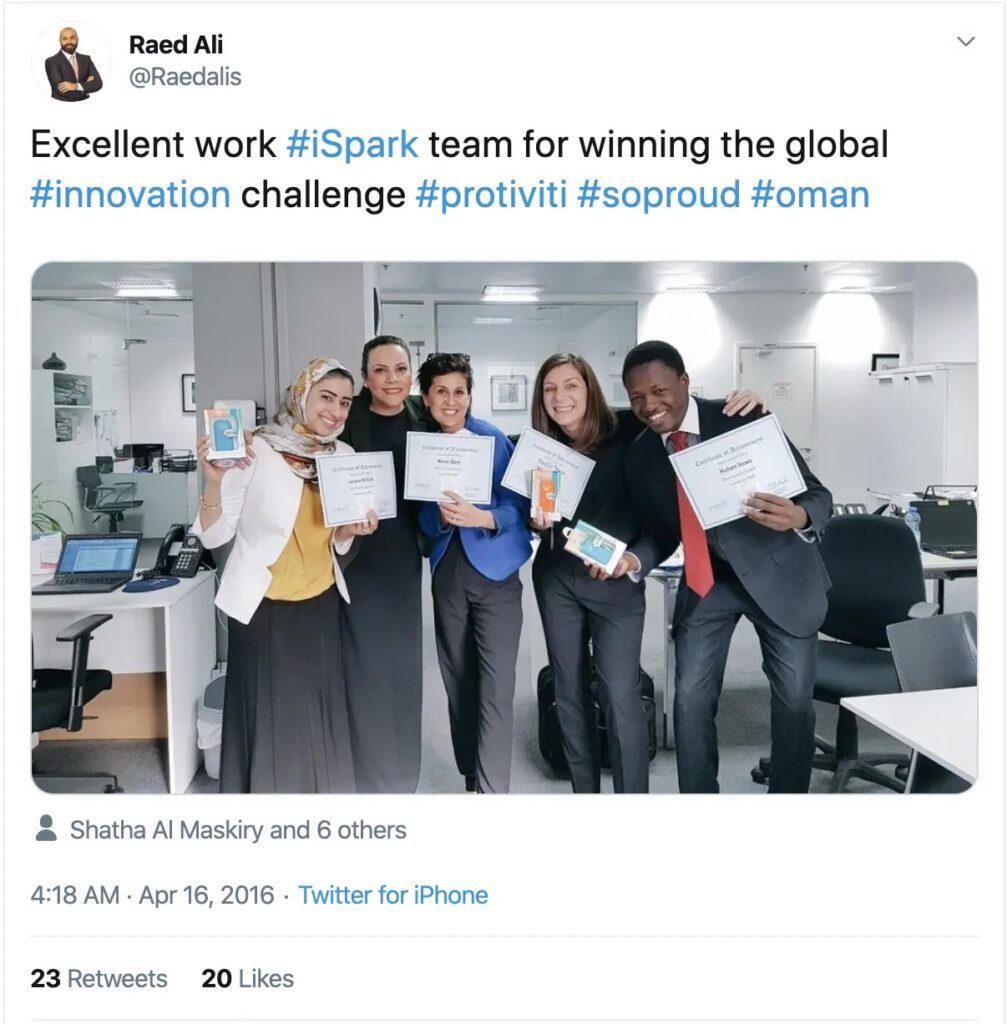 Cette image montre l'équipe gagnante du Défi mondial de l'innovation.